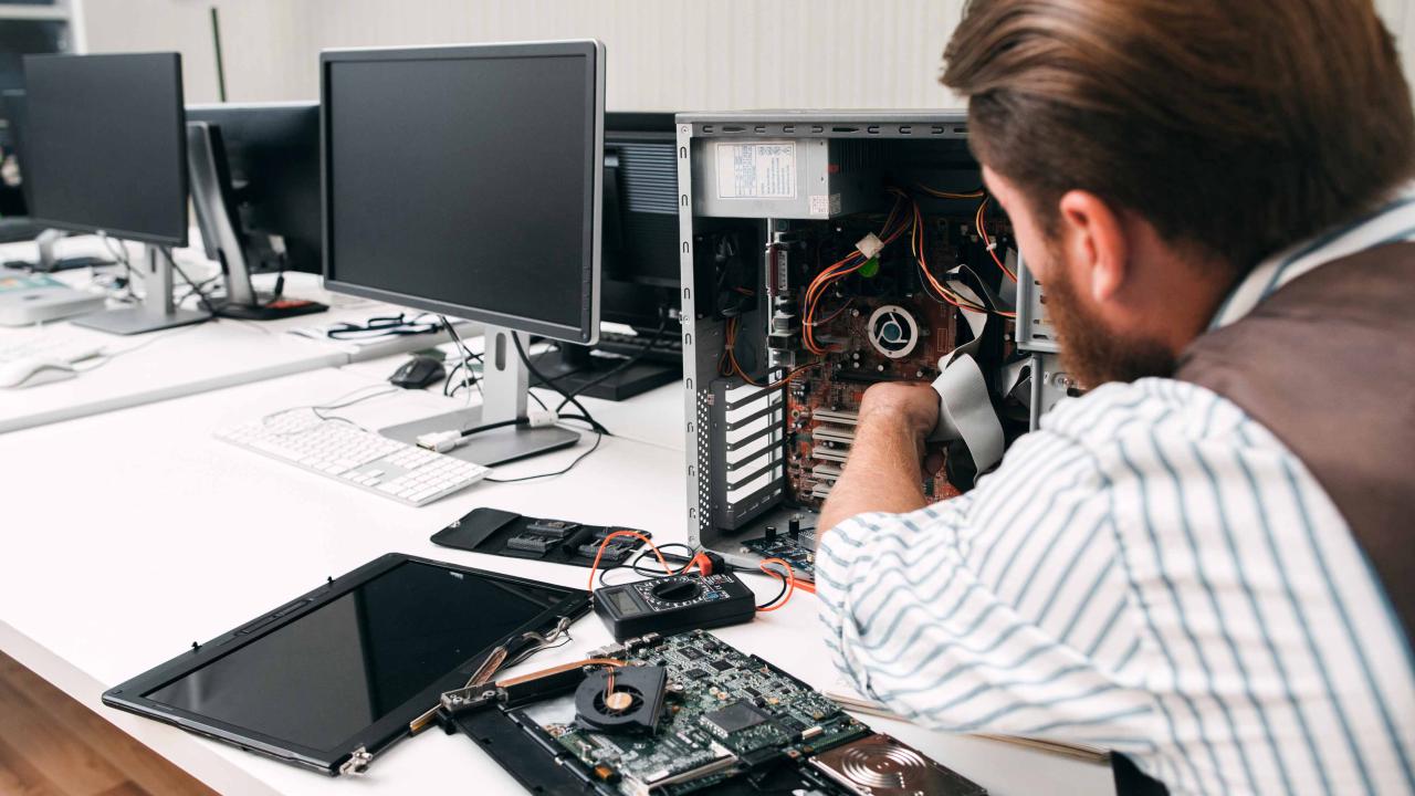 Électroniciens d’entretien