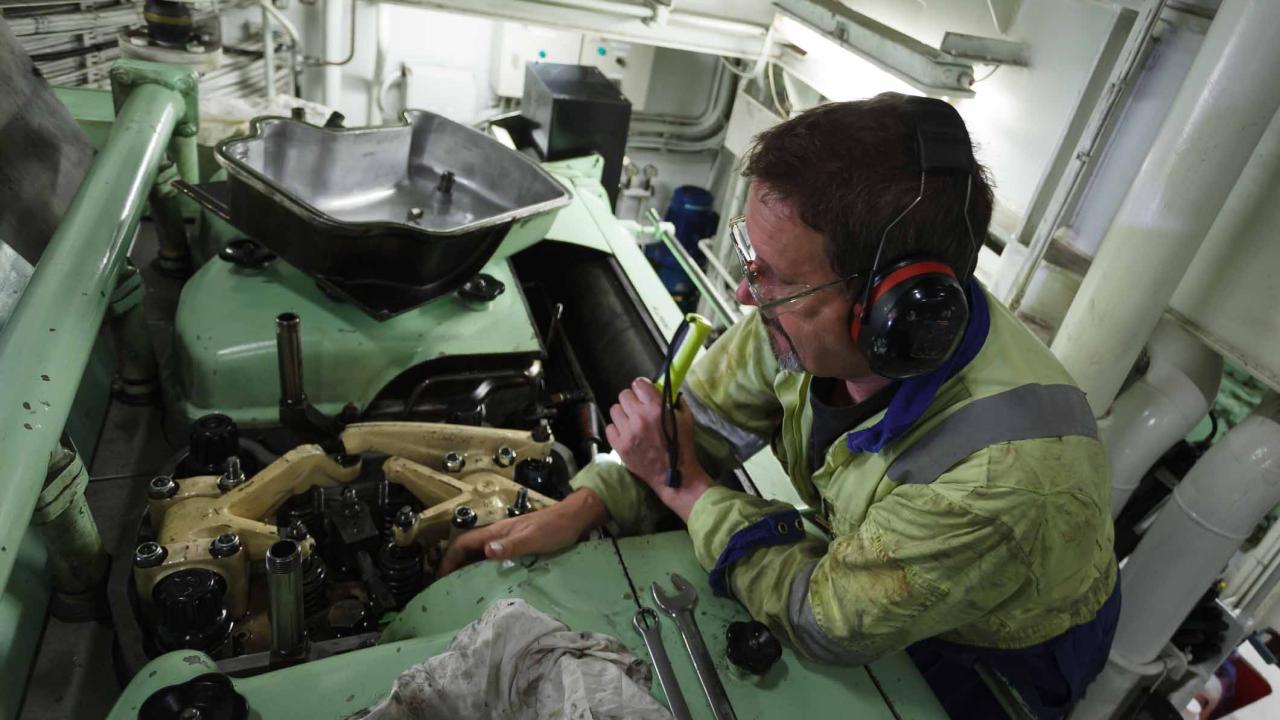 Officiers mécaniciens du transport par voies navigables