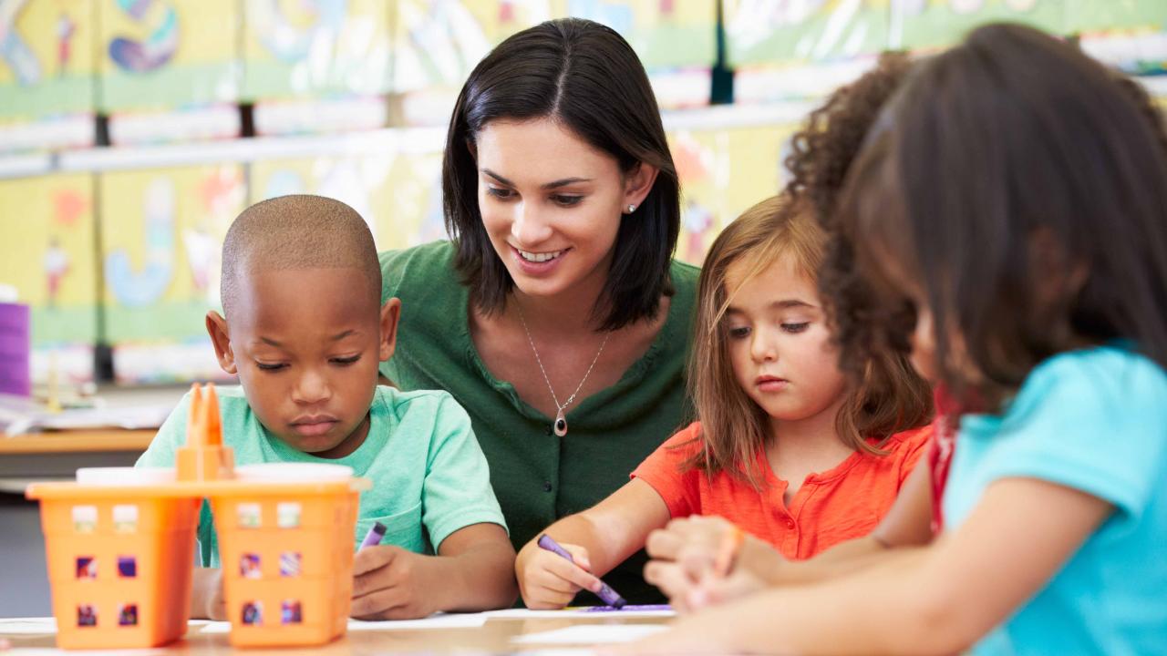 Éducateurs et aides-éducateurs de la petite enfance