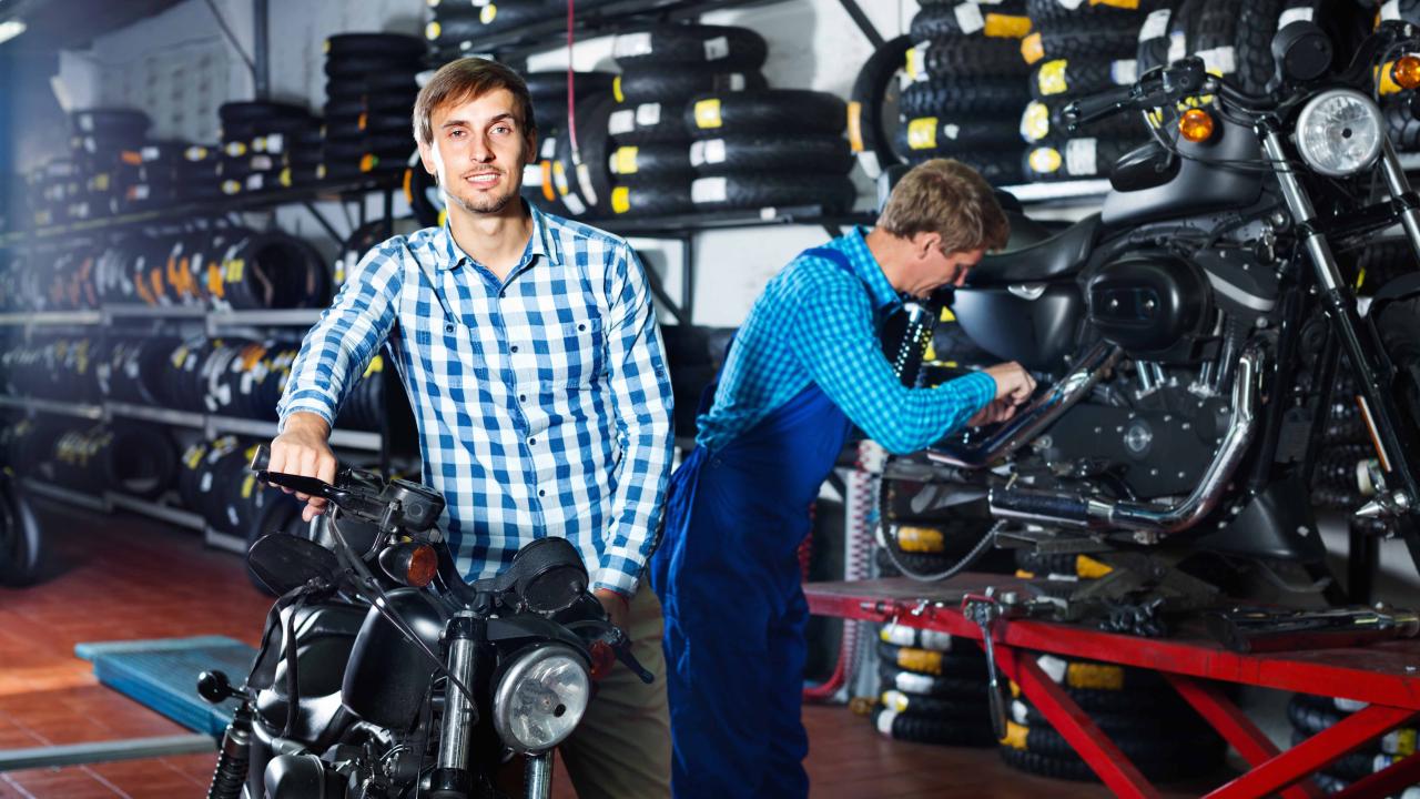 Mécaniciens de motocyclettes et personnel  assimilé