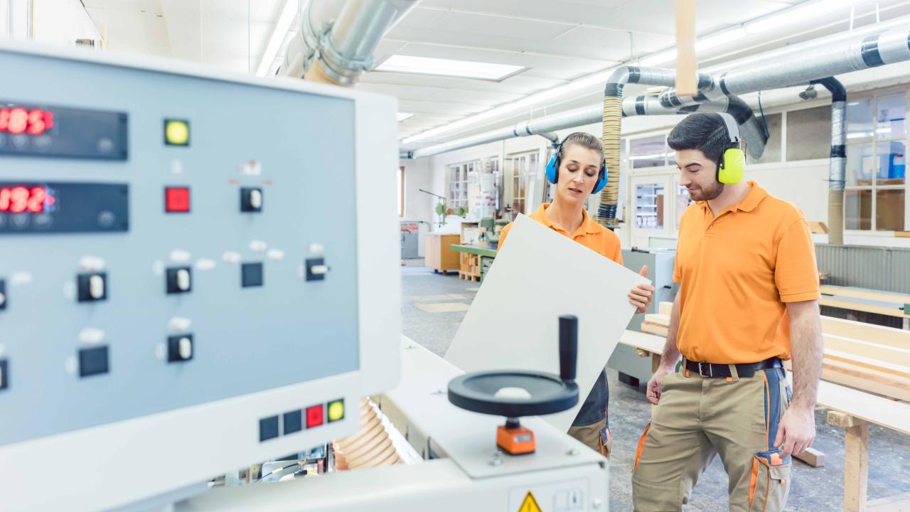 Surveillants dans la fabrication de meubles et d'accessoires