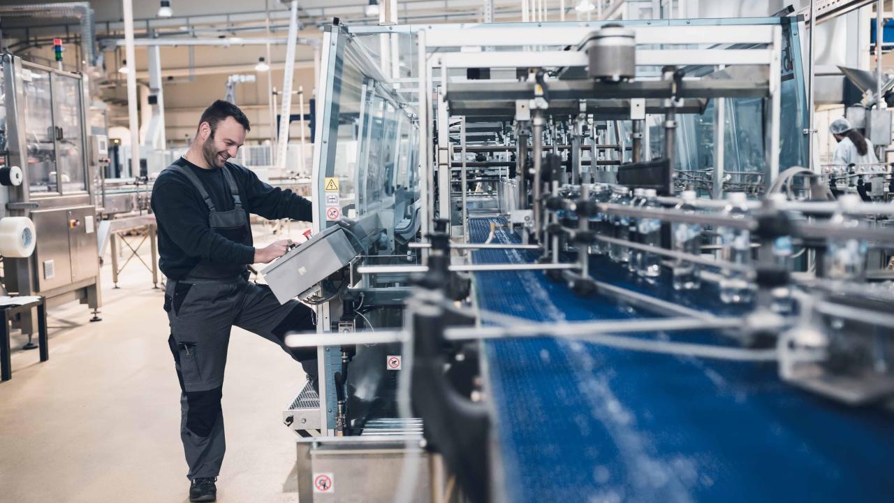 Opérateurs de machines de traitement des matières plastiques