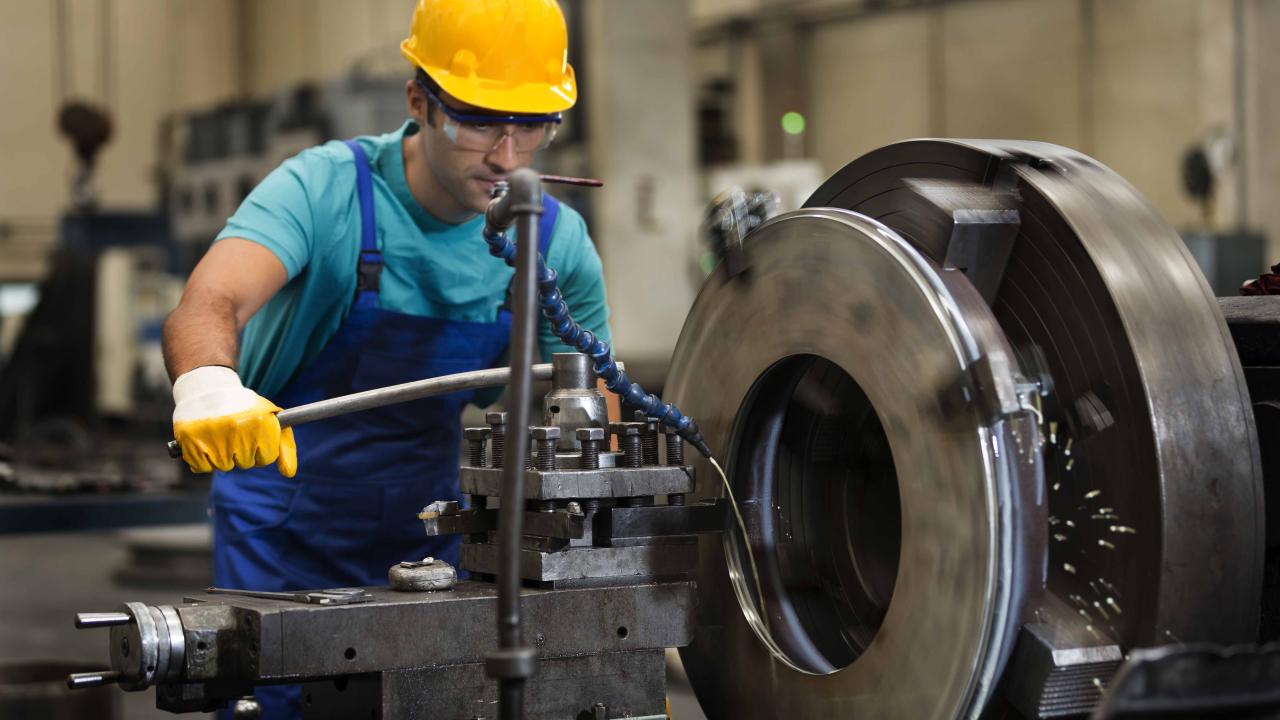Opérateurs de machines à forger et à travailler les métaux