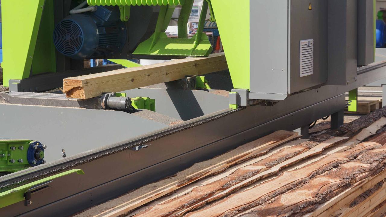 Opérateurs de machines à scier dans les scieries