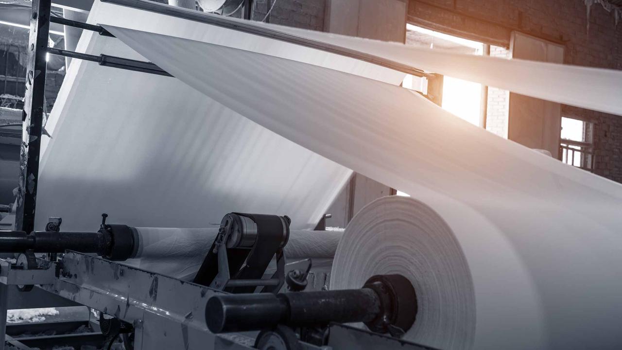 Opérateurs de machines dans les usines de pâte à papier