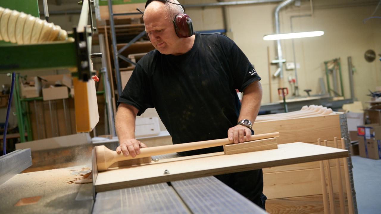 Monteurs et contrôleurs d'autres produits en bois